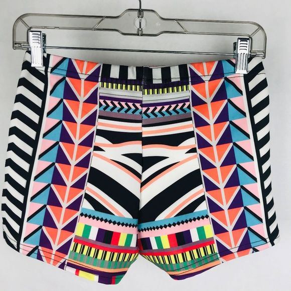 Boohoo Geometric High Waist Stretch Kerri Shorts - Picture 3 of 5